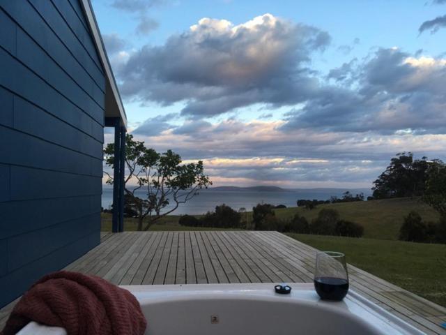 The Woolshed And Farmhouse Blue, Bruny Island Barnes Bay Exterior foto